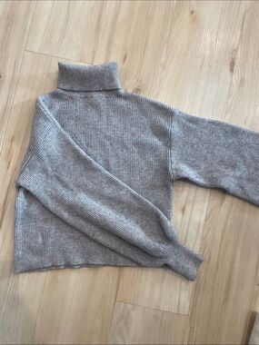 Forever 21 Ribbed Turtleneck Slightly cropped Sweater - Light Gray
